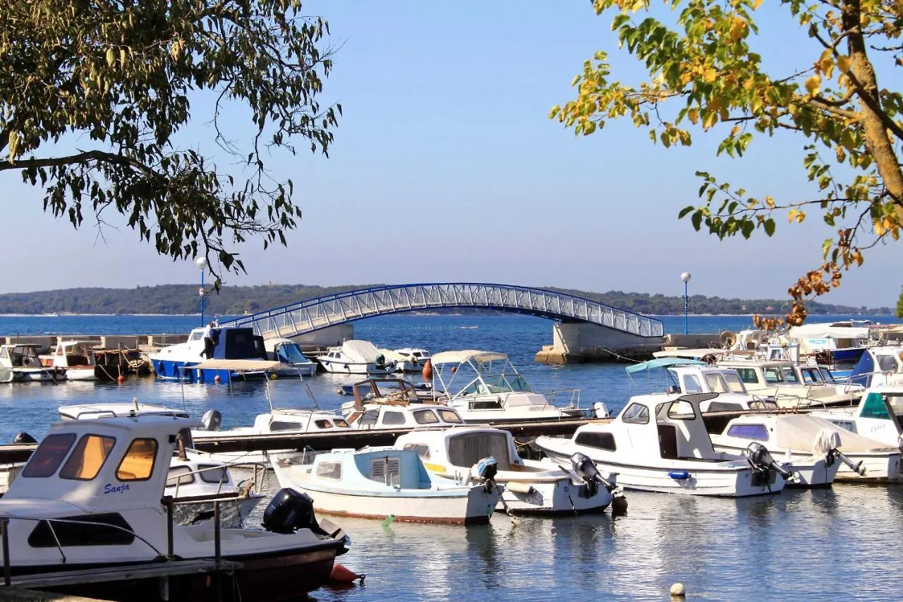 Apartments With A Parking Space Valbandon, Fazana - 20648 Croatia
